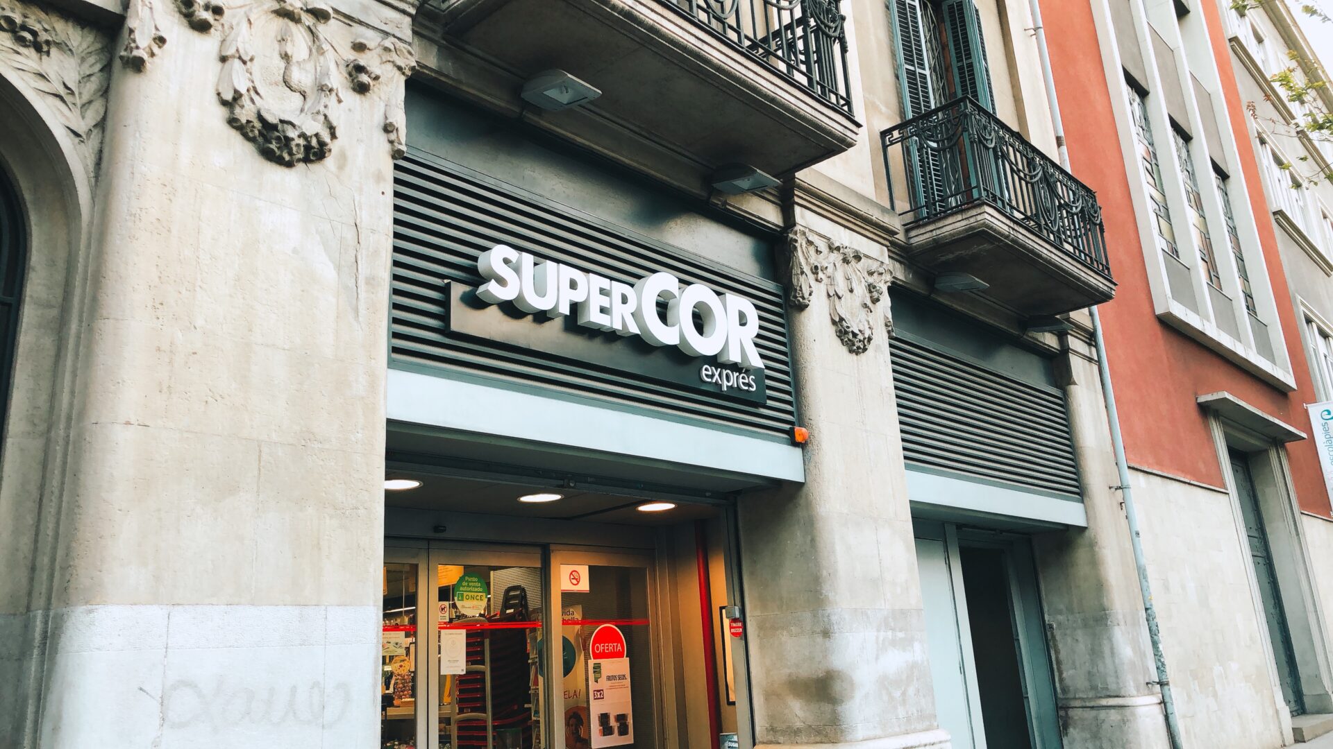 スペインのデパート系列の便利なスーパー Super Cor でおすすめお土産 Inバルセロナ Nueva Puerta Travel Live Abroad 海外旅行 生活情報