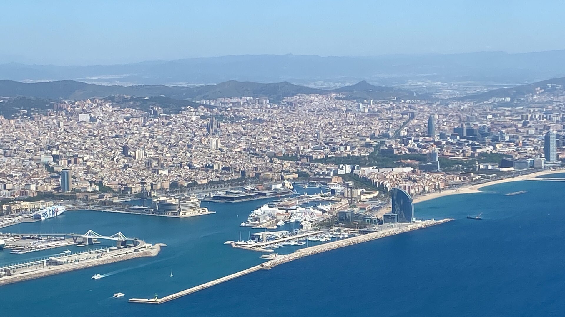 フランクフルト発ーバルセロナ行 ルフトハンザ航空ビジネスクラス 搭乗記 スペイン入国 空港検疫 体験記 22年5月 Nueva Puerta Travel Live Abroad 海外旅行 生活情報