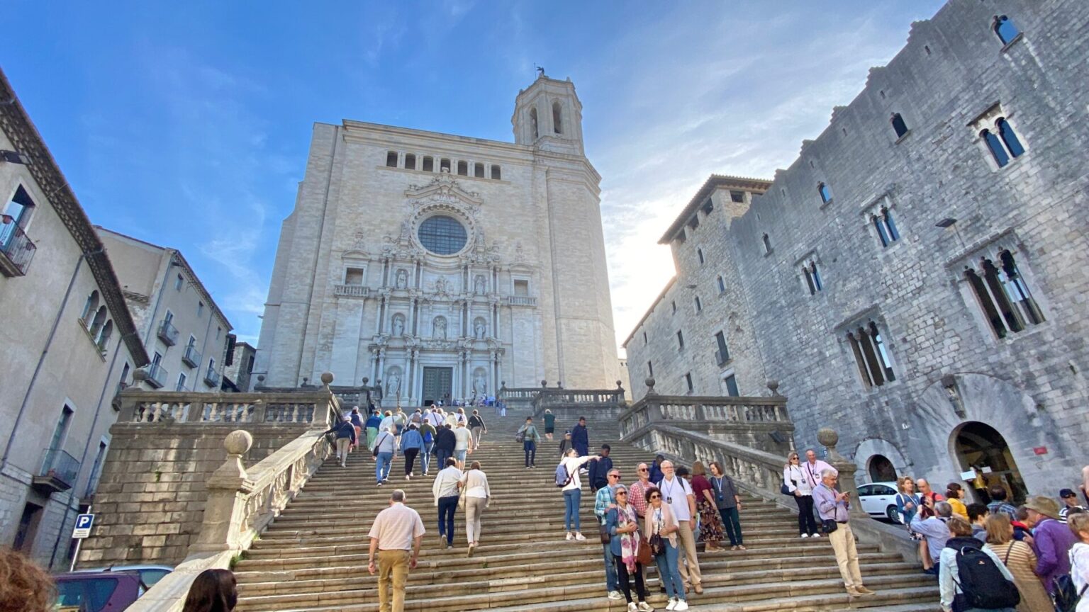 ジローナ おすすめ観光 「ジローナ大聖堂（カテドラル）」&「サンフェリウ教会（バジリカ）」スペイン旅行 『Travel & Live